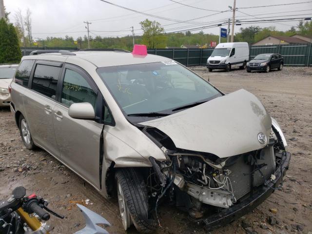 TOYOTA SIENNA LE 2017 with VIN 5TDKZ3DC4HS821860 - Photo from auction