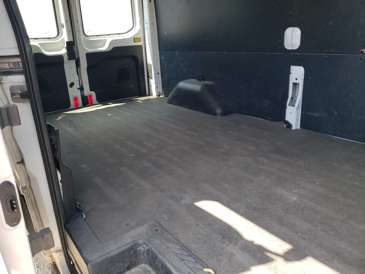 Photo 6 from auction – 2019 FORD TRANSIT T- with VIN 1FTYR2CM6KKA88322