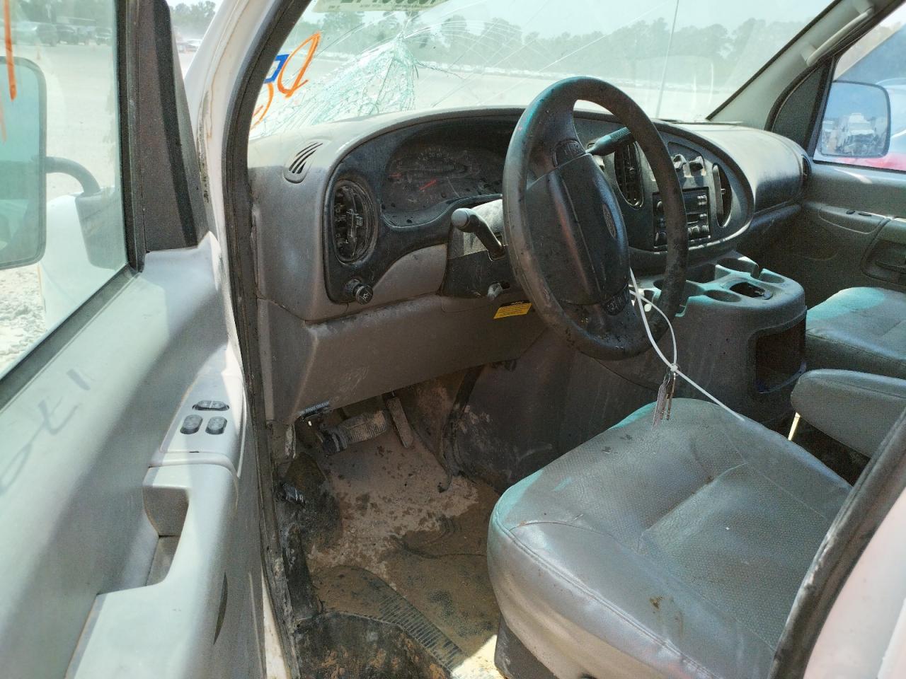 Photo 20 from auction – 2002 FORD ECONOLINE with VIN 1FBSS31L22HA69195