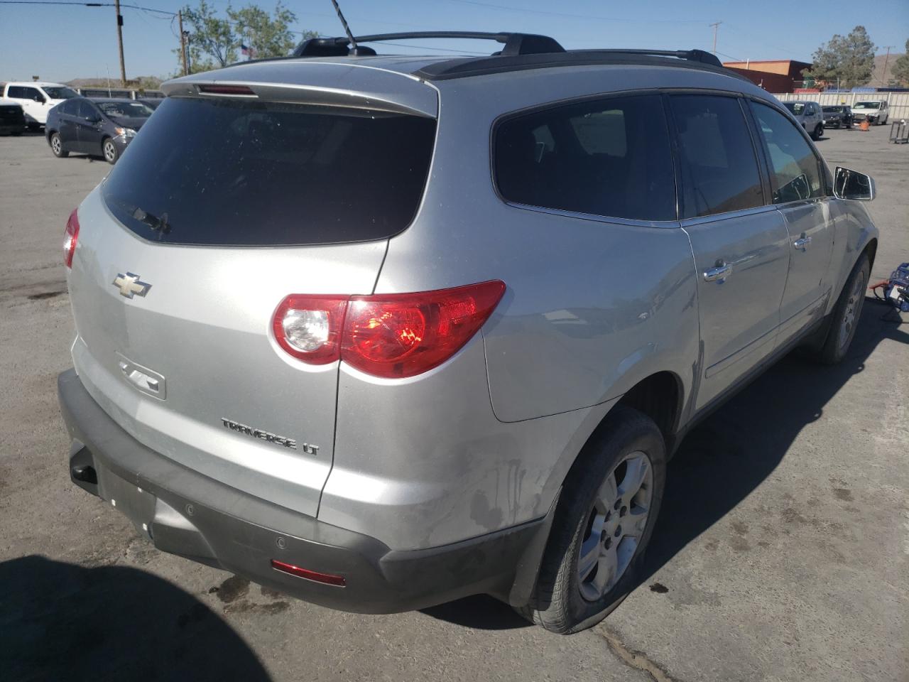 Photo 4 from auction – 2010 CHEVROLET TRAVERSE L with VIN 1GNLRGED3AJ252657
