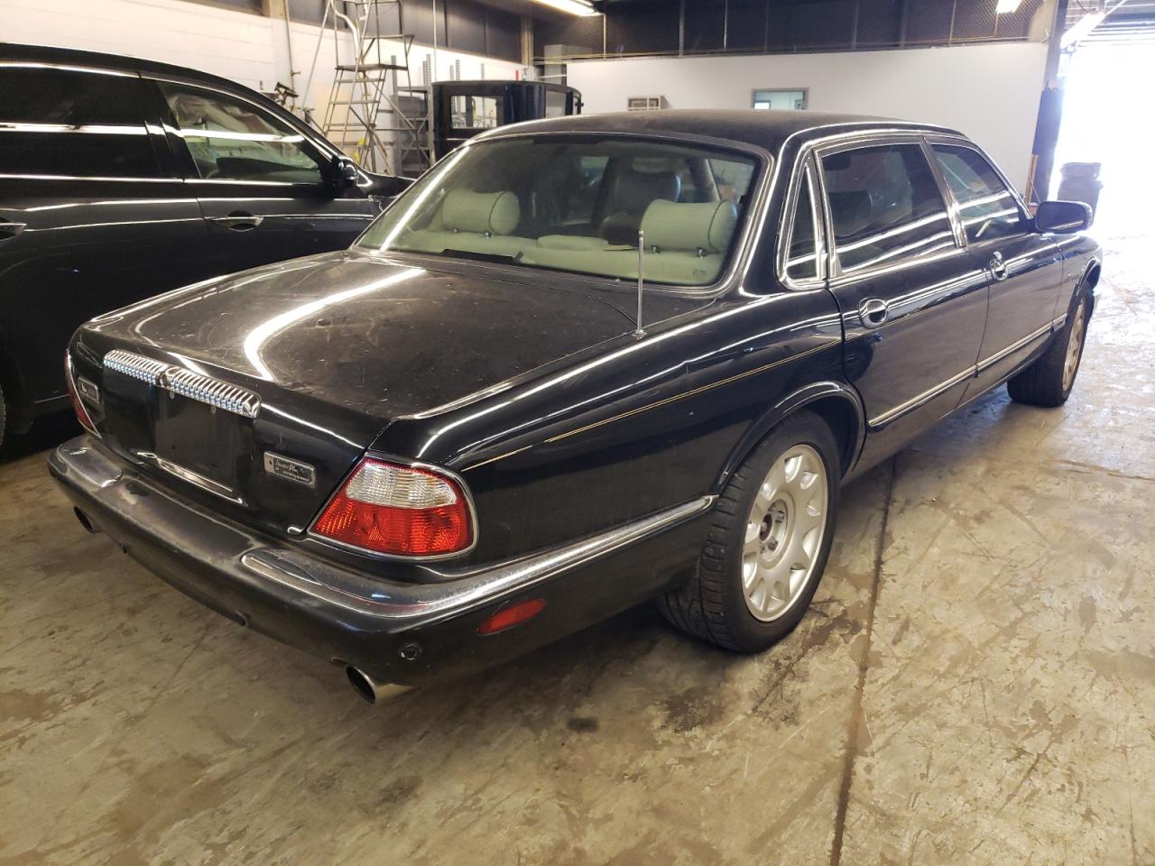 Photo 4 from auction – 2001 JAGUAR VANDENPLAS with VIN SAJDA25B21MF38623