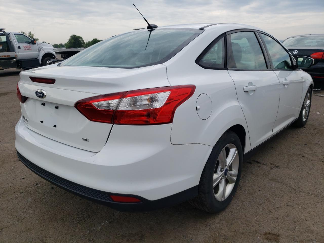 Photo 4 from auction – 2014 FORD FOCUS SE with VIN 1FADP3F23EL279463