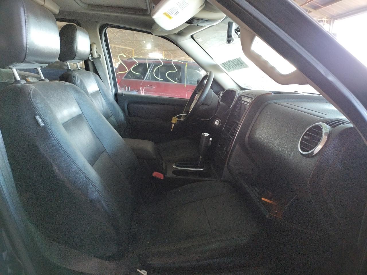 Photo 5 from auction – 2007 FORD EXPLORER L with VIN 1FMEU65897UB72571