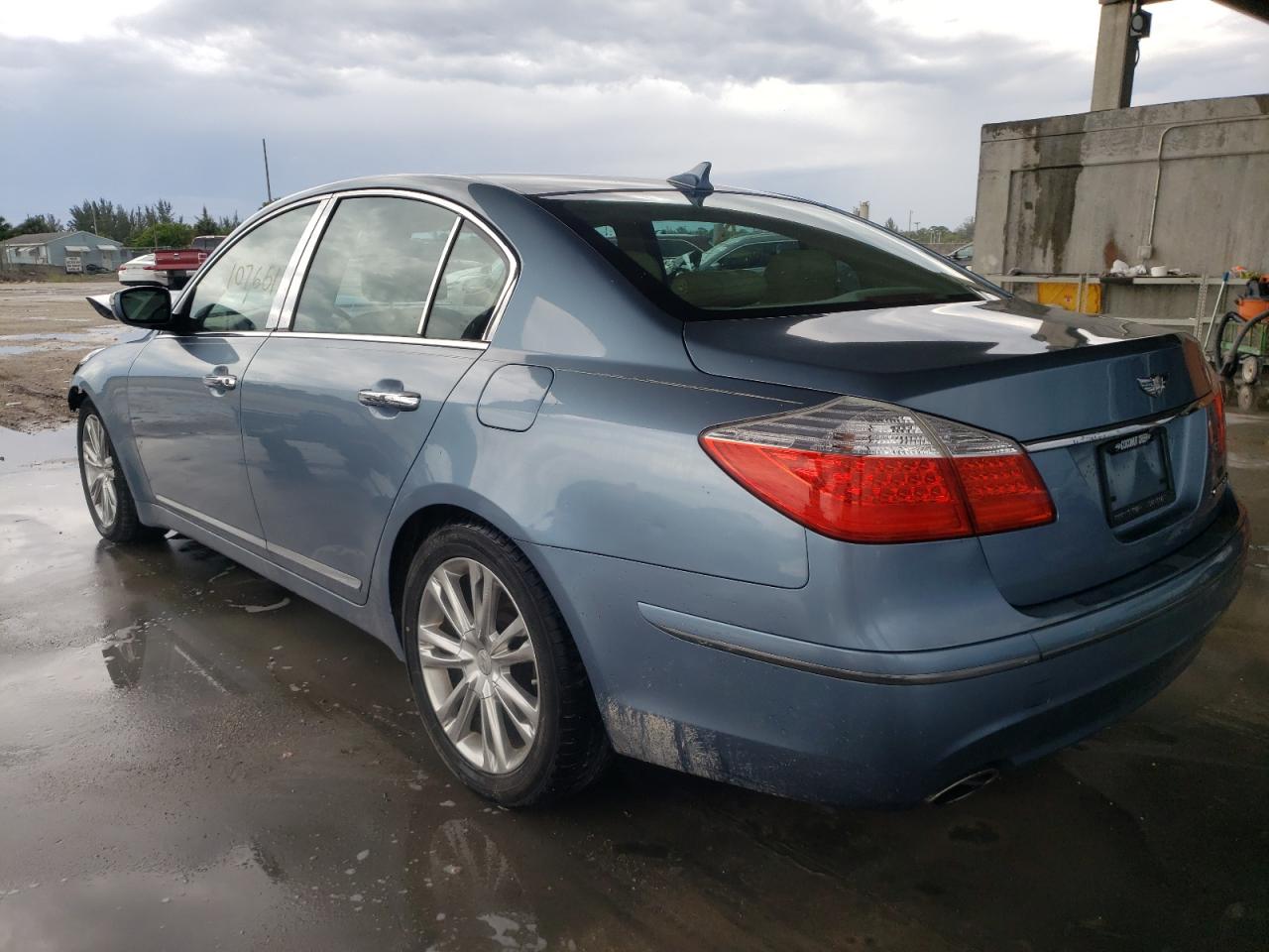 Photo 3 from auction – 2010 HYUNDAI GENESIS 4. with VIN KMHGC4DF3AU092464