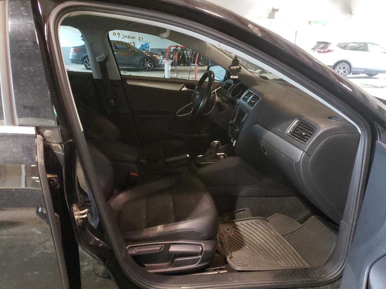 Photo 5 from auction – 2017 VOLKSWAGEN JETTA SE with VIN 3VWDB7AJ2HM408050