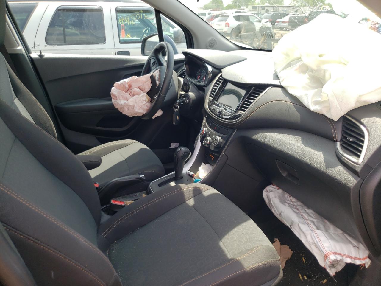 Photo 5 from auction – 2019 CHEVROLET TRAX LS with VIN 3GNCJKSB7KL309692