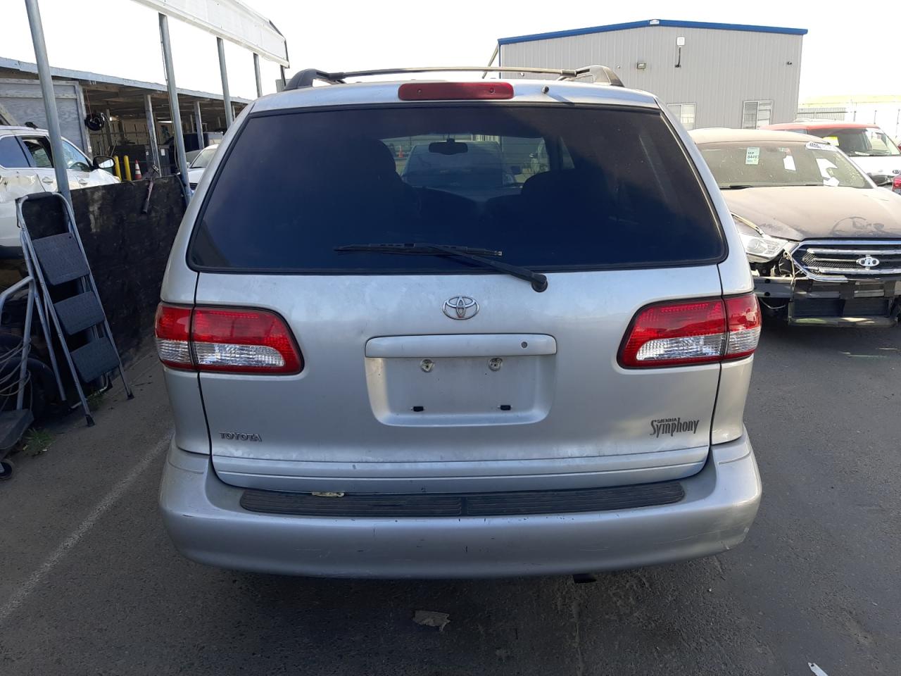 Photo 9 from auction – 2002 TOYOTA SIENNA LE with VIN 4T3ZF13CX2U476045