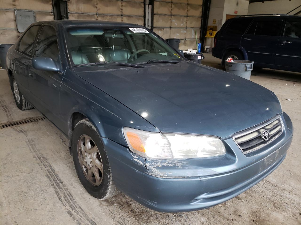 Photo 14 from auction – 2001 TOYOTA CAMRY CE with VIN 4T1BG22K91U810683