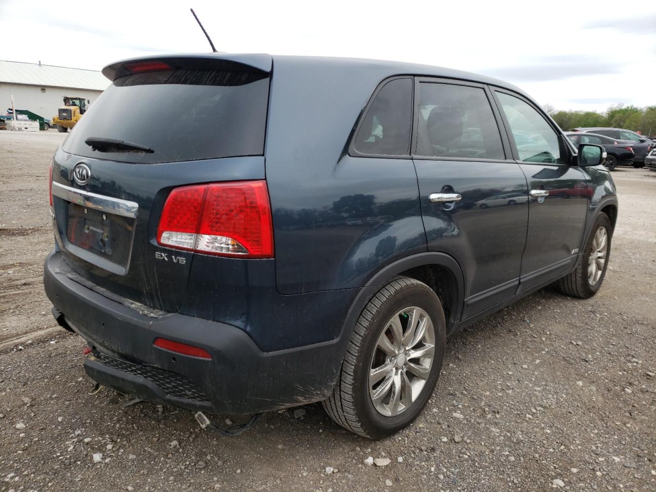 Photo 4 from auction – 2011 KIA SORENTO EX with VIN 5XYKUDA25BG016745