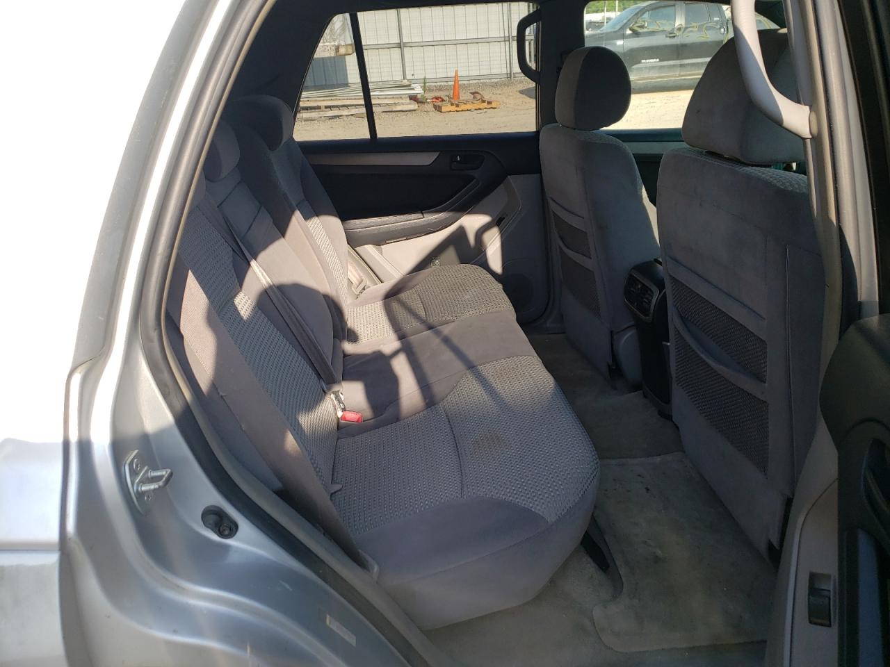 Photo 6 from auction – 2004 TOYOTA 4RUNNER SR with VIN JTEBU14RX48023414