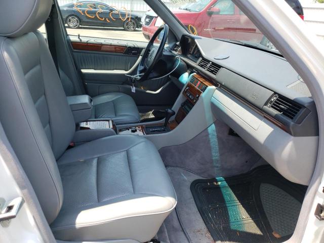 Photo 5 from auction – 1994 MERCEDES-BENZ E320 with VIN WDBEA32E7RC147648