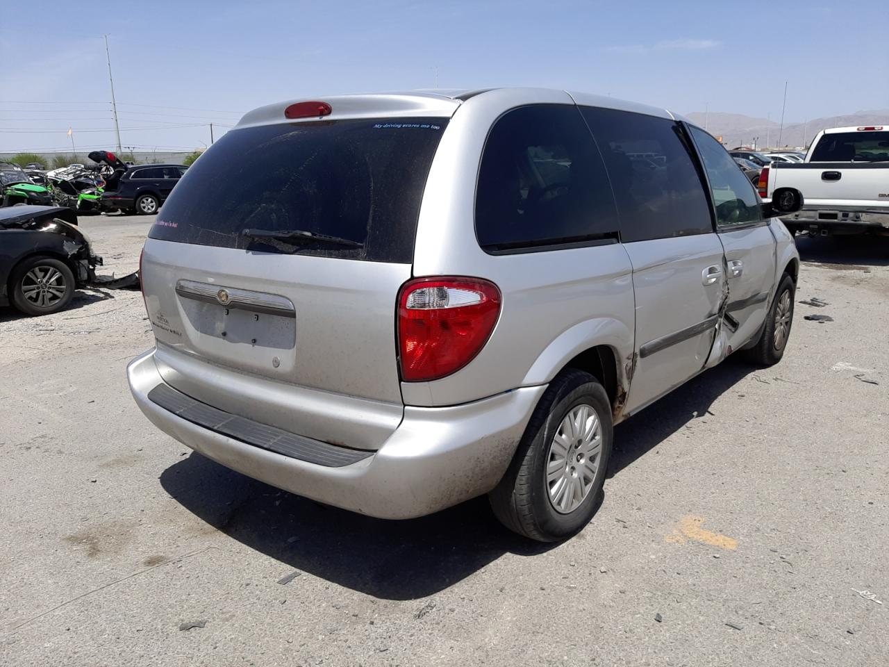 Photo 4 from auction – 2007 CHRYSLER TOWN & COU with VIN 1A4GJ45R17B118075