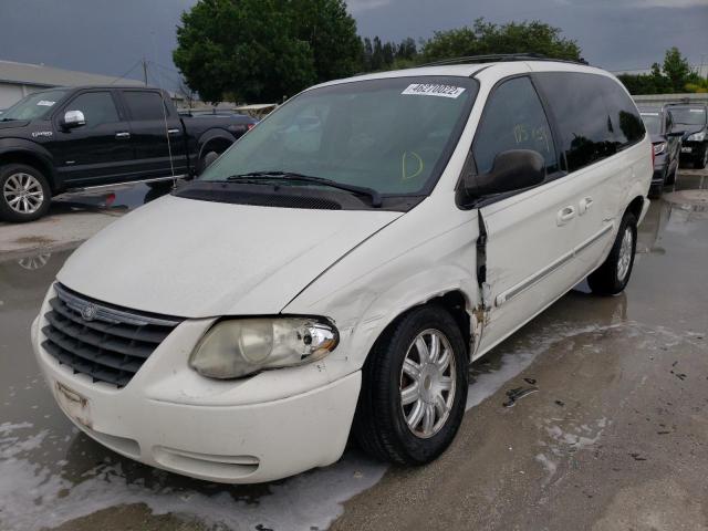 Photo 2 from auction – 2005 CHRYSLER TOWN & COU with VIN 2C4GP54L85R486422