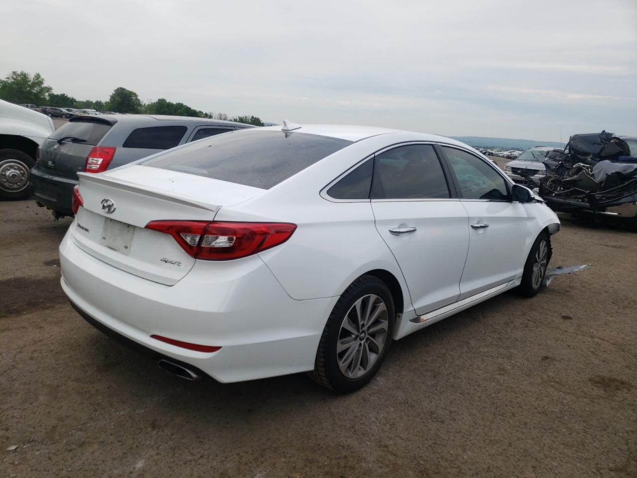 Photo 4 from auction – 2015 HYUNDAI SONATA SPO with VIN 5NPE34AF8FH252209