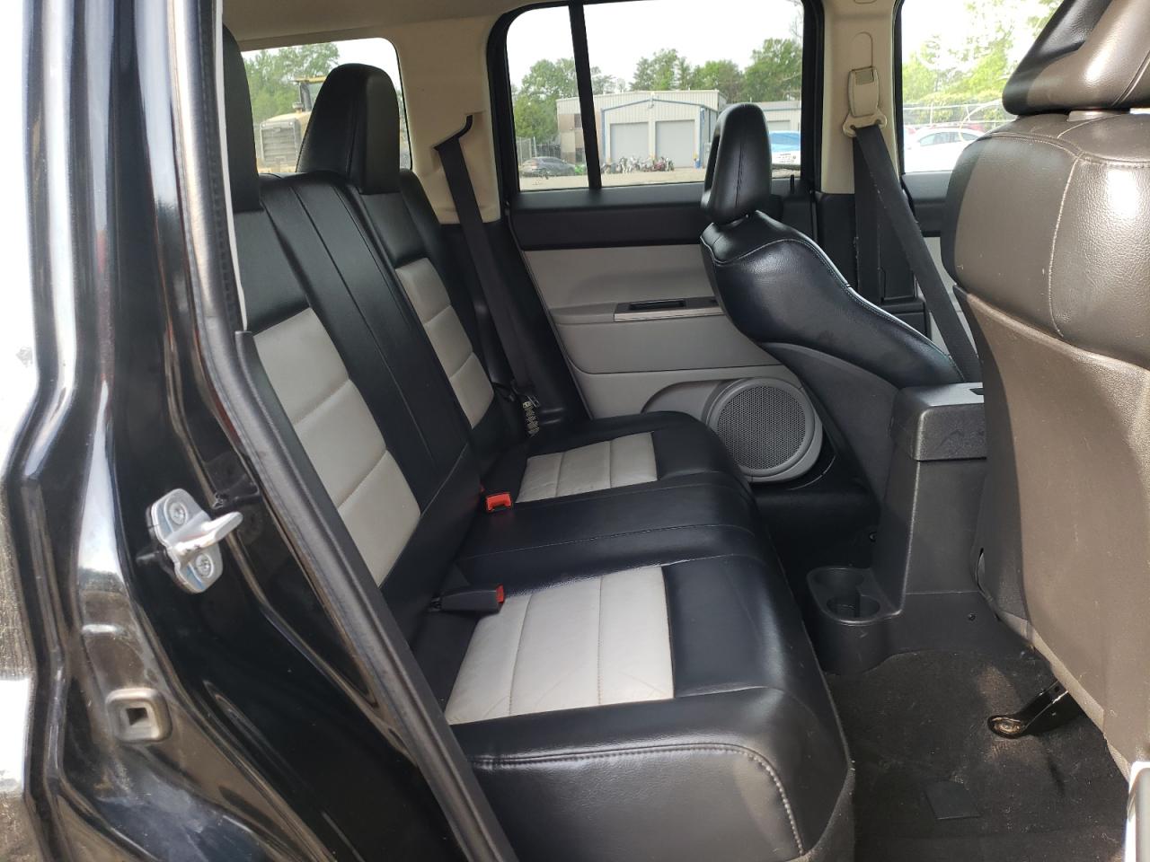 Photo 6 from auction – 2007 JEEP PATRIOT LI with VIN 1J8FF48W57D372146