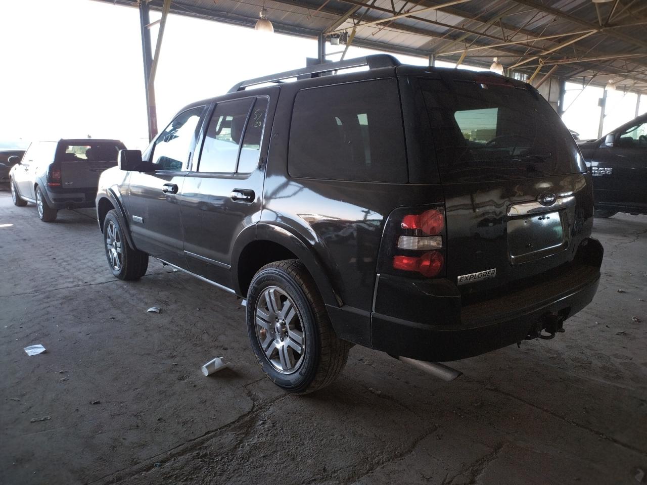 Photo 3 from auction – 2007 FORD EXPLORER L with VIN 1FMEU65897UB72571