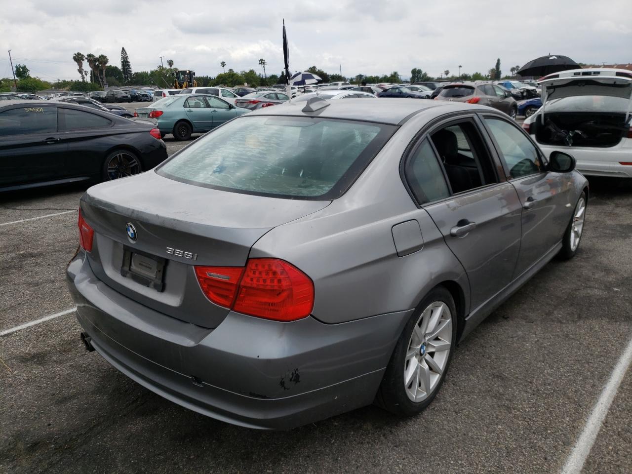 Photo 4 from auction – 2011 BMW 328 I SULE with VIN WBAPH5G5XBNM77589