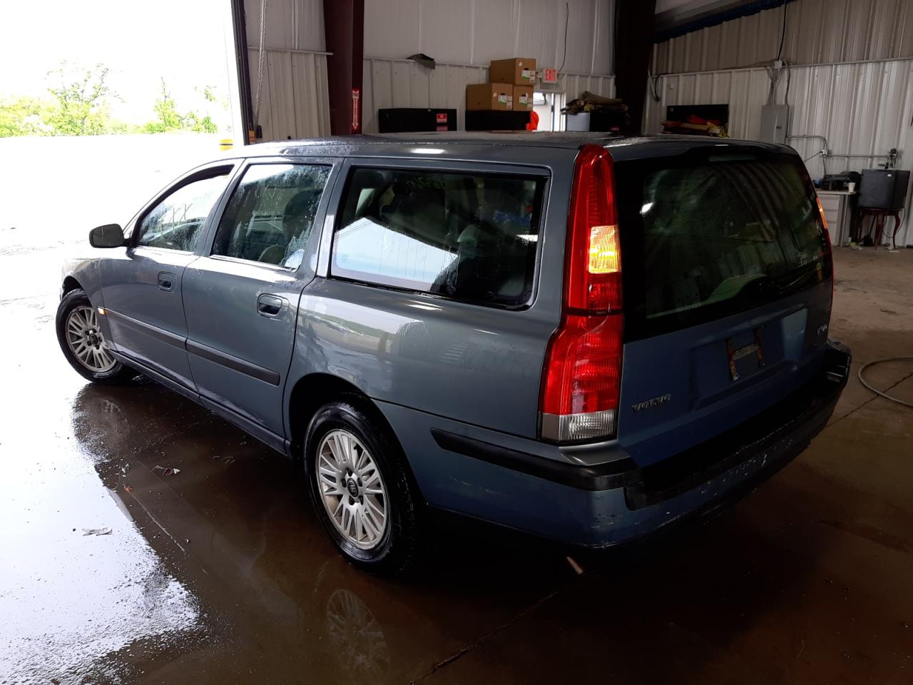 Photo 3 from auction – 2004 VOLVO V70 with VIN YV1SW61T242408474