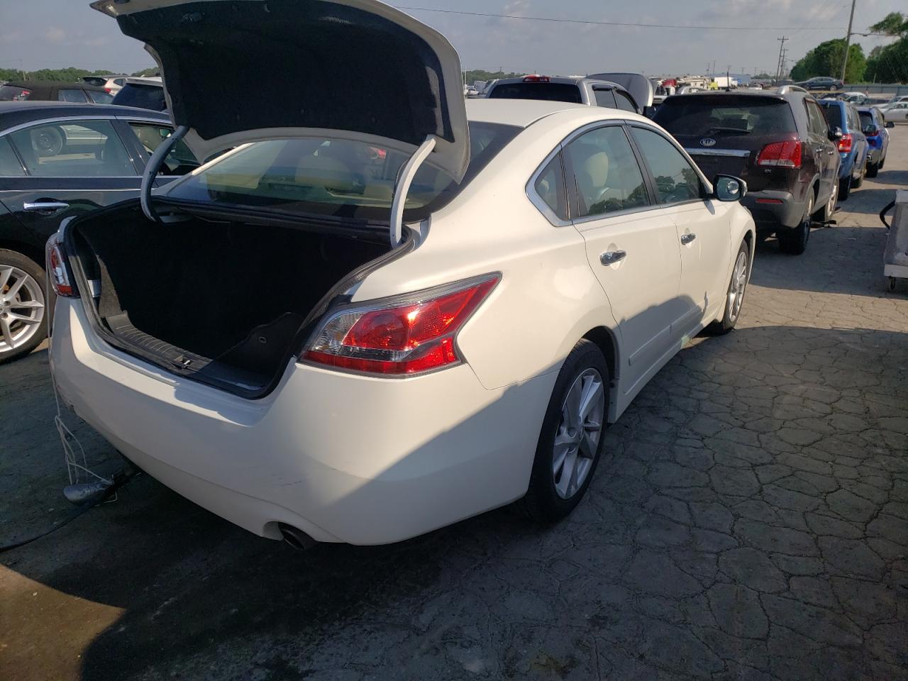 Photo 4 from auction – 2015 NISSAN ALTIMA 2.5 with VIN 1N4AL3AP3FC595013