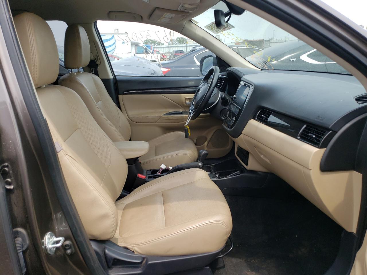 Photo 5 from auction – 2017 MITSUBISHI OUTLANDER with VIN JA4AD3A30HZ053544