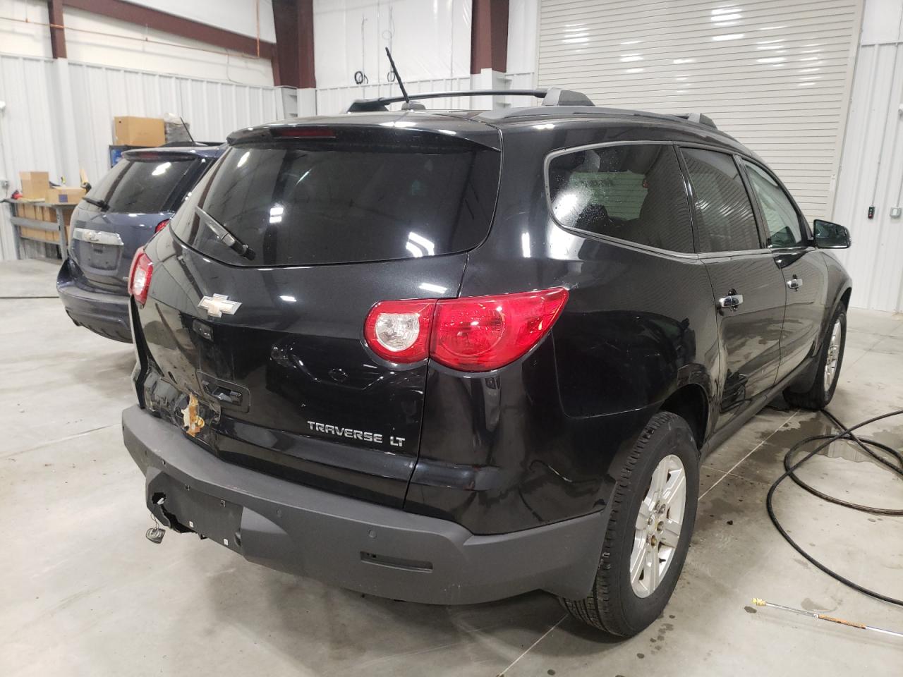 Photo 4 from auction – 2010 CHEVROLET TRAVERSE L with VIN 1GNLVFED2AS147950
