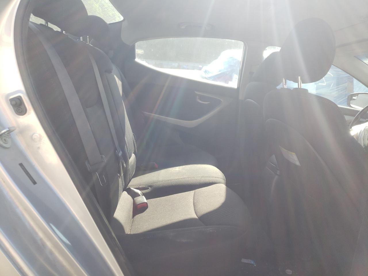 Photo 6 from auction – 2016 HYUNDAI ELANTRA SE with VIN 5NPDH4AE2GH728959