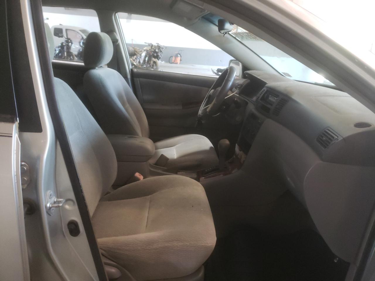 Photo 5 from auction – 2004 TOYOTA COROLLA CE with VIN JTDBR32E242019541
