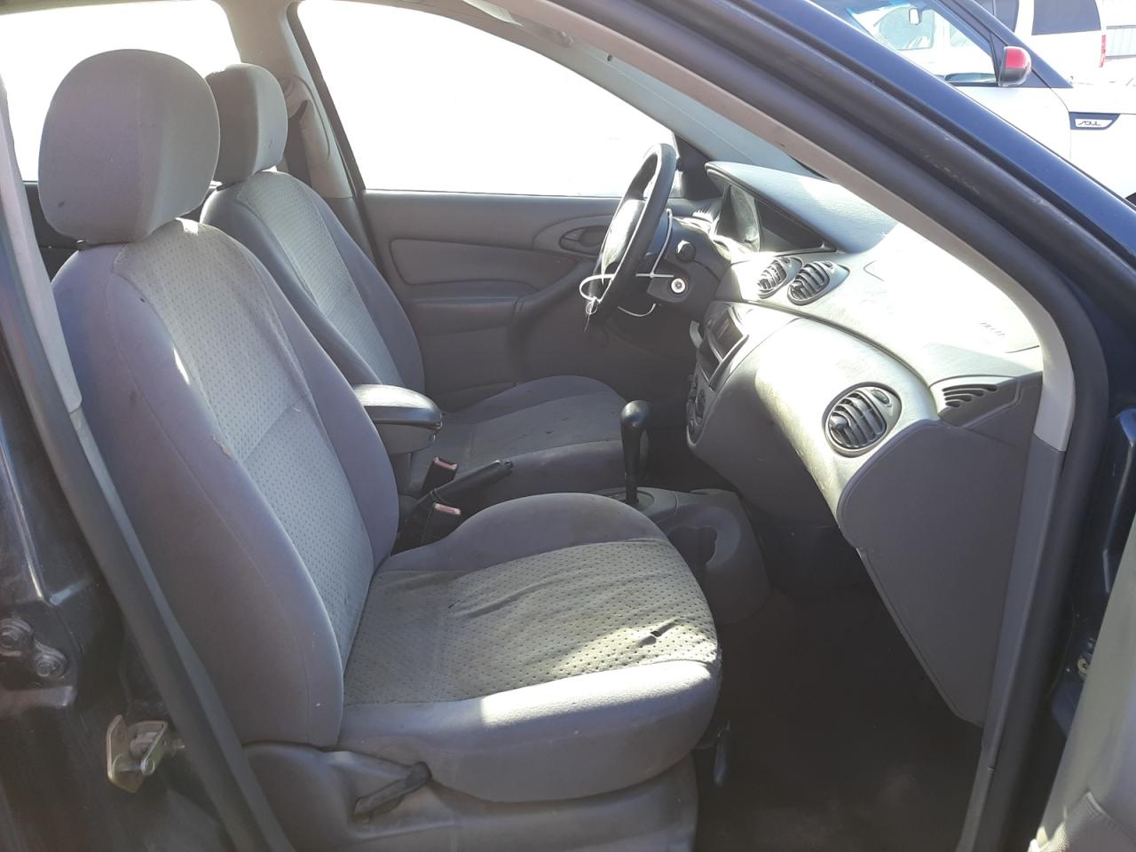 Photo 5 from auction – 2004 FORD FOCUS ZTS with VIN 1FAFP38Z14W154302
