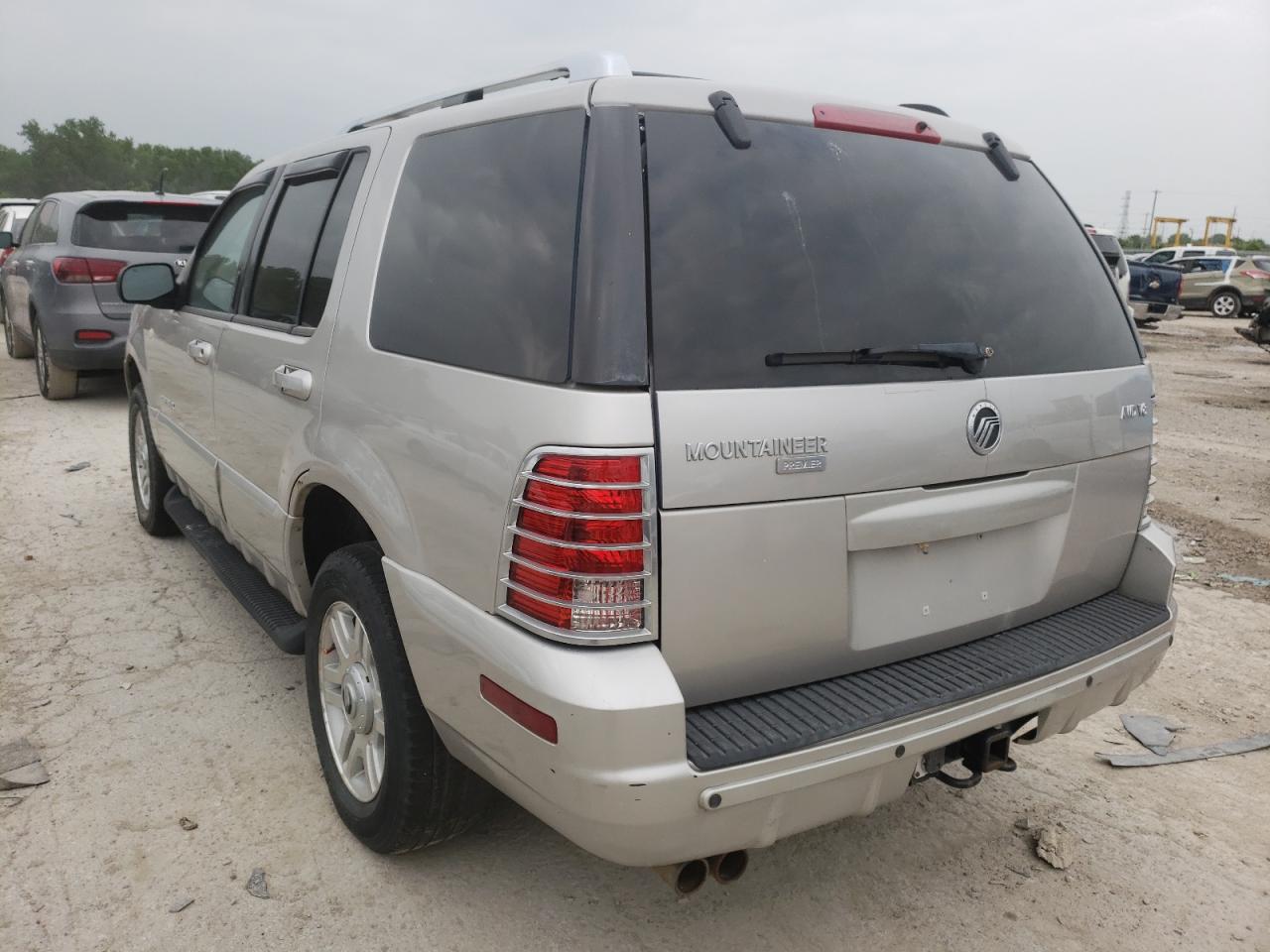 Photo 3 from auction – 2002 MERCURY MOUNTAINEE with VIN 4M2DU86W12ZJ36159