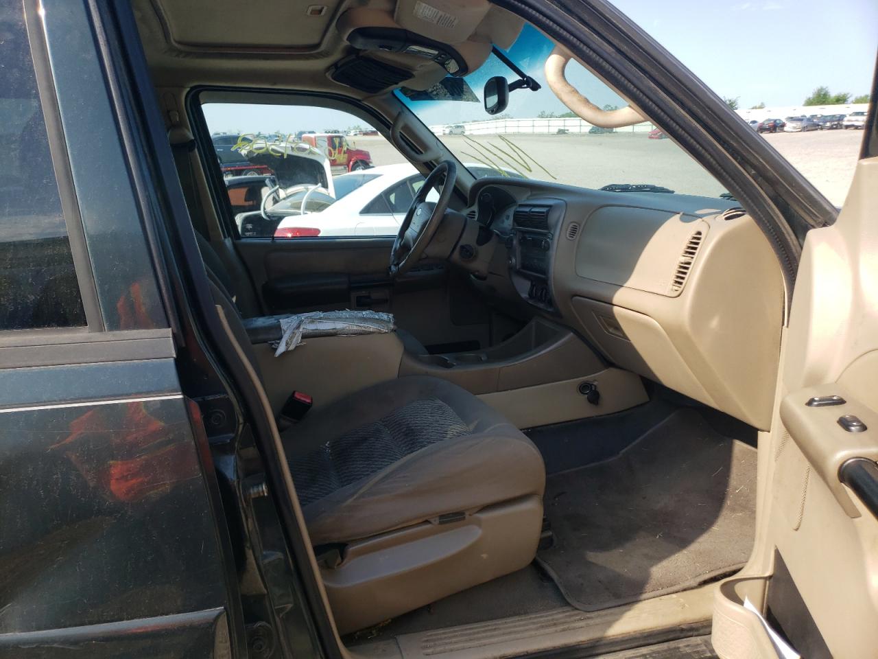 Photo 5 from auction – 2004 FORD EXPLORER S with VIN 1FMZU77K54UA90302