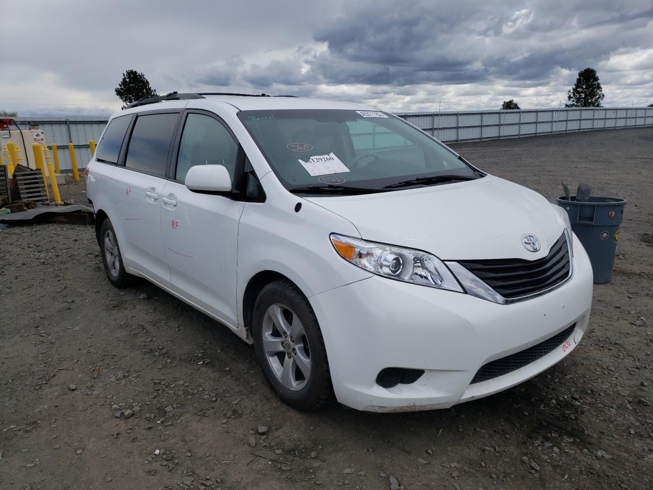 TOYOTA SIENNA LE 2014 with VIN 5TDKK3DC0ES431743 - Photo from auction