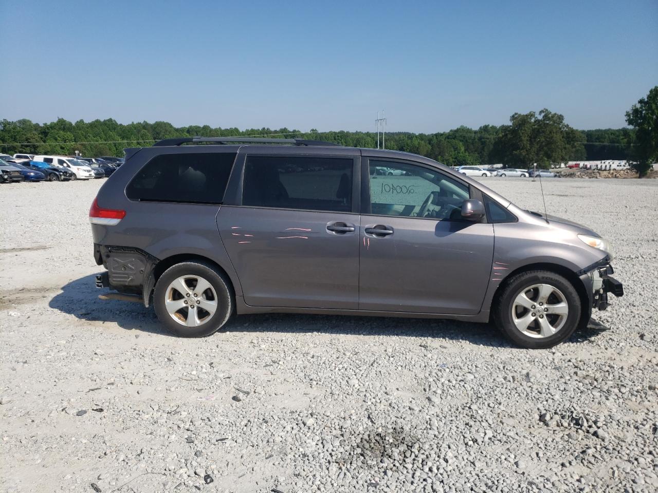 Photo 9 from auction – 2013 TOYOTA SIENNA LE with VIN 5TDKK3DC8DS284019