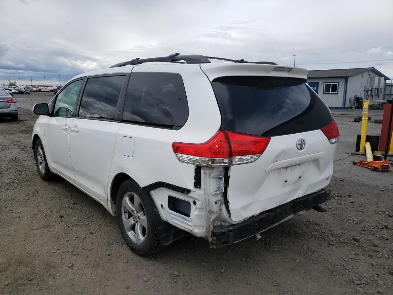 Photo 3 from auction – 2014 TOYOTA SIENNA LE with VIN 5TDKK3DC0ES431743