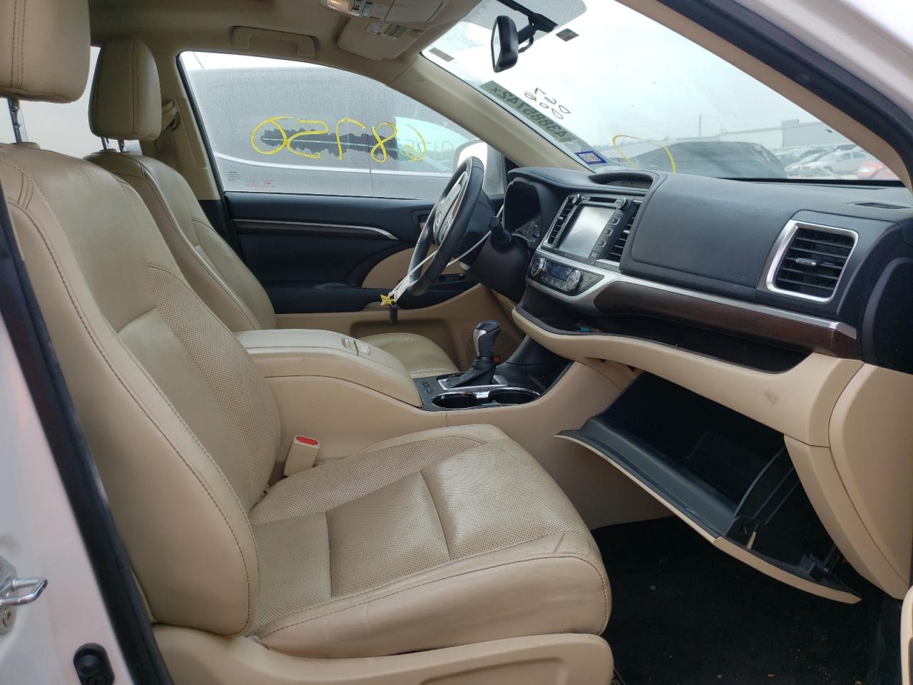 Photo 5 from auction – 2015 TOYOTA HIGHLANDER with VIN 5TDYKRFH9FS067006