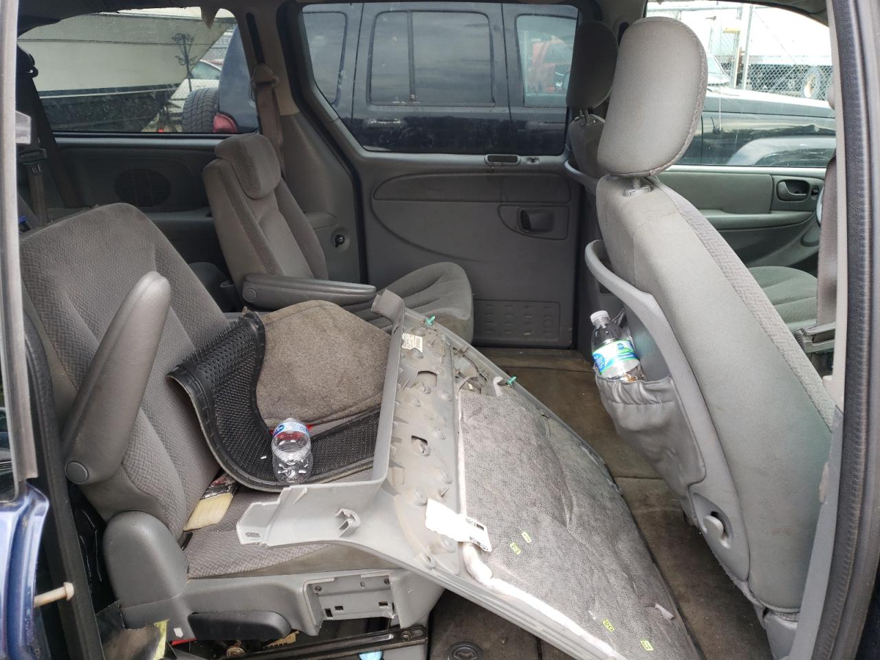 Photo 6 from auction – 2005 CHRYSLER TOWN & COU with VIN 2C4GP54L45R171214