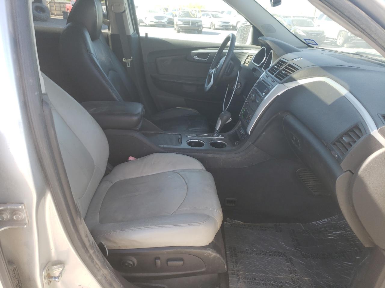 Photo 5 from auction – 2010 CHEVROLET TRAVERSE L with VIN 1GNLRGED3AJ252657