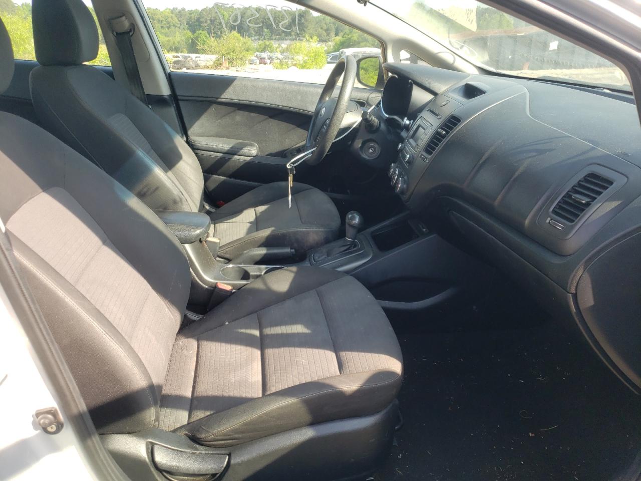 Photo 5 from auction – 2016 KIA FORTE LX with VIN KNAFX4A6XG5439619