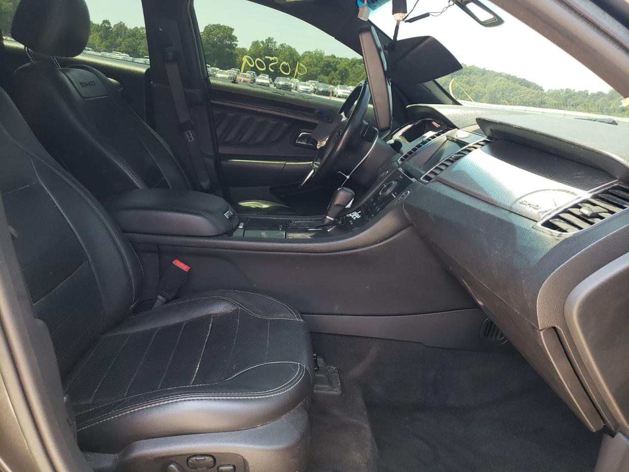 Photo 5 from auction – 2016 FORD TAURUS SHO with VIN 1FAHP2KT5GG142742