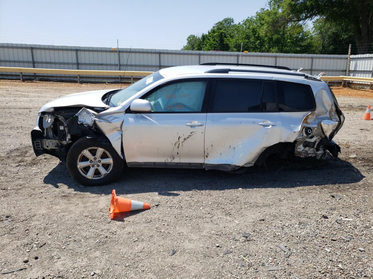 Photo 9 from auction – 2010 TOYOTA HIGHLANDER with VIN 5TDBK3EH7AS031246