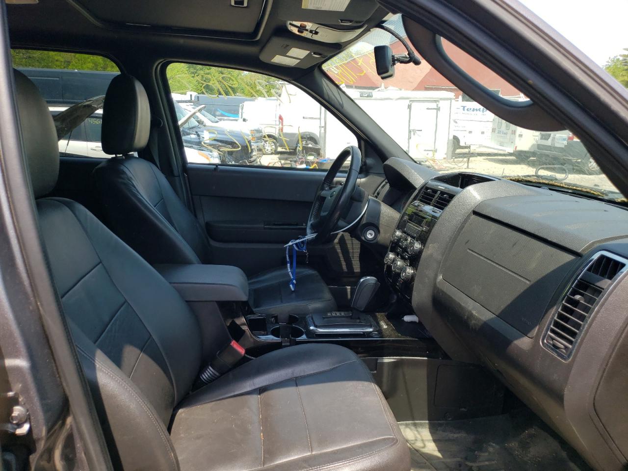 Photo 5 from auction – 2011 FORD ESCAPE LIM with VIN 1FMCU9EG7BKA02830