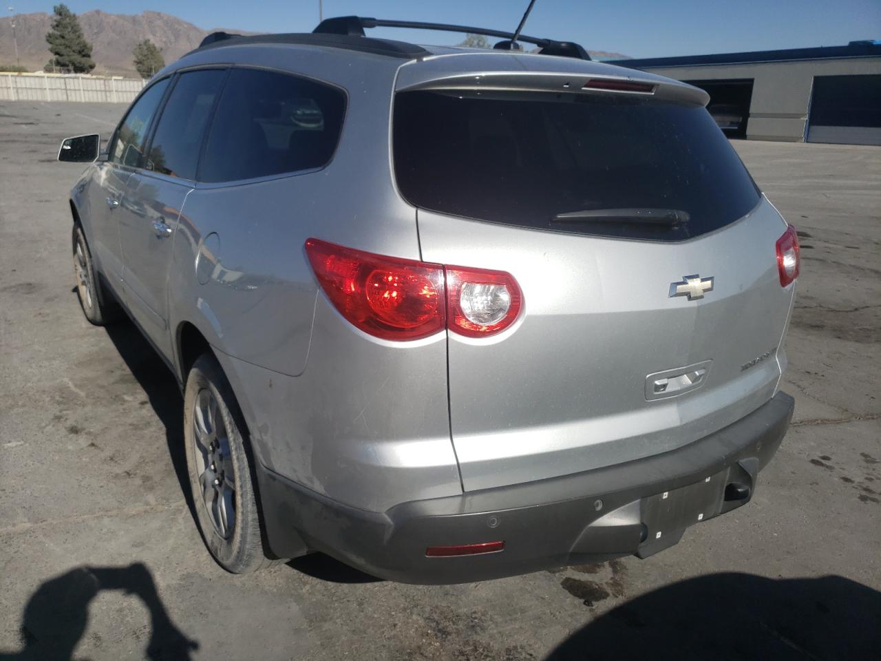 Photo 3 from auction – 2010 CHEVROLET TRAVERSE L with VIN 1GNLRGED3AJ252657