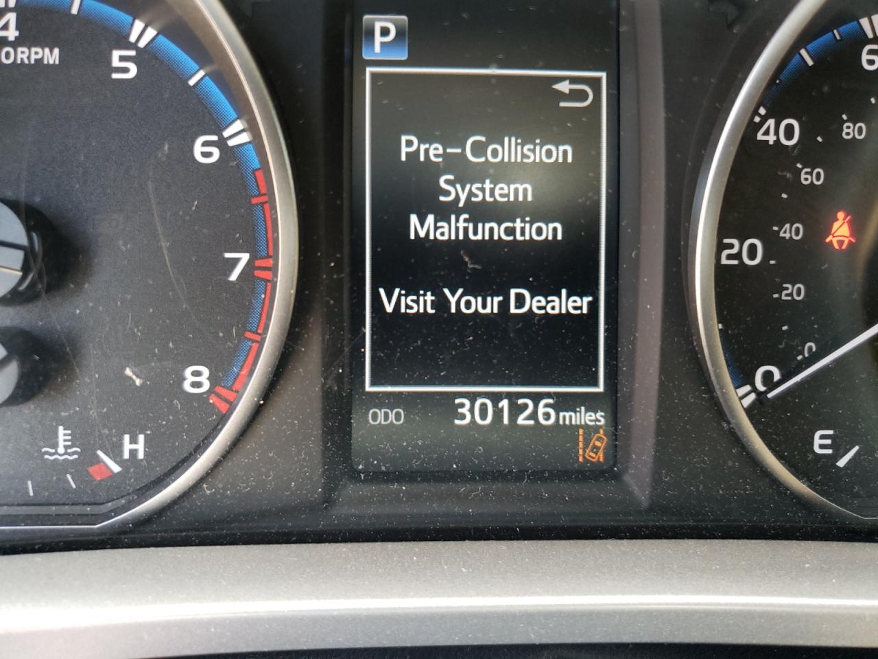 Photo 8 from auction – 2017 TOYOTA RAV4 XLE with VIN JTMWFREV7HJ129599