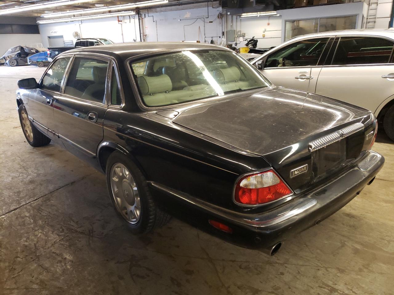 Photo 3 from auction – 2001 JAGUAR VANDENPLAS with VIN SAJDA25B21MF38623