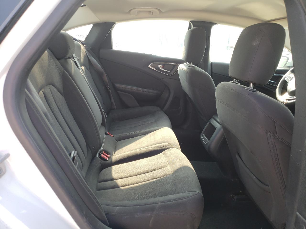 Photo 6 from auction – 2015 CHRYSLER 200 LIMITE with VIN 1C3CCCAB5FN547884