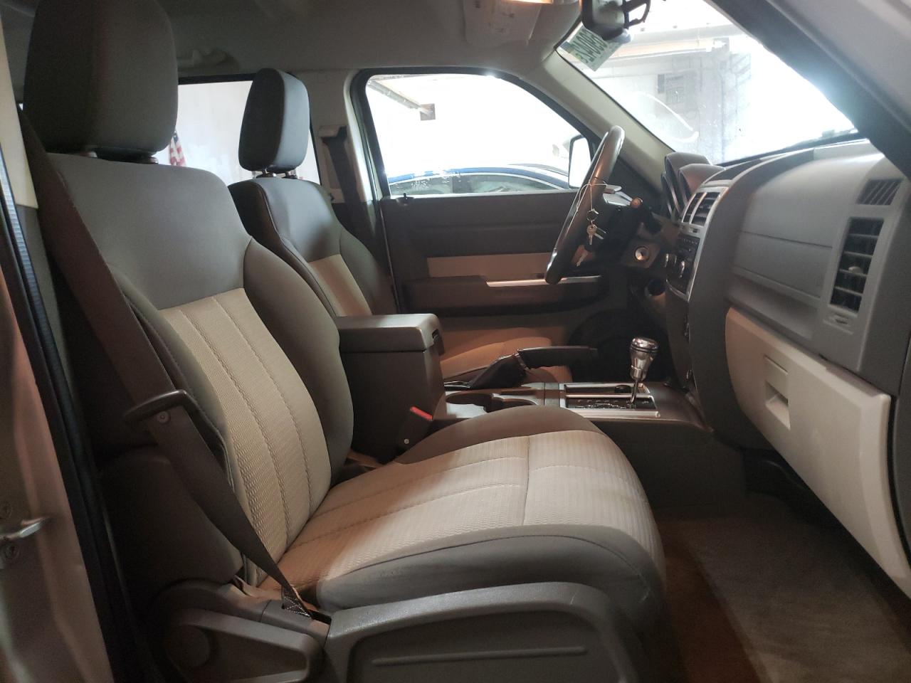 Photo 5 from auction – 2008 DODGE NITRO SLT with VIN 1D8GU58K38W195429