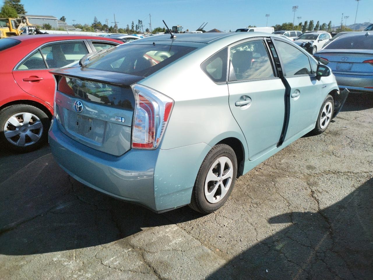 Photo 4 from auction – 2015 TOYOTA PRIUS with VIN JTDKN3DU6F1910554