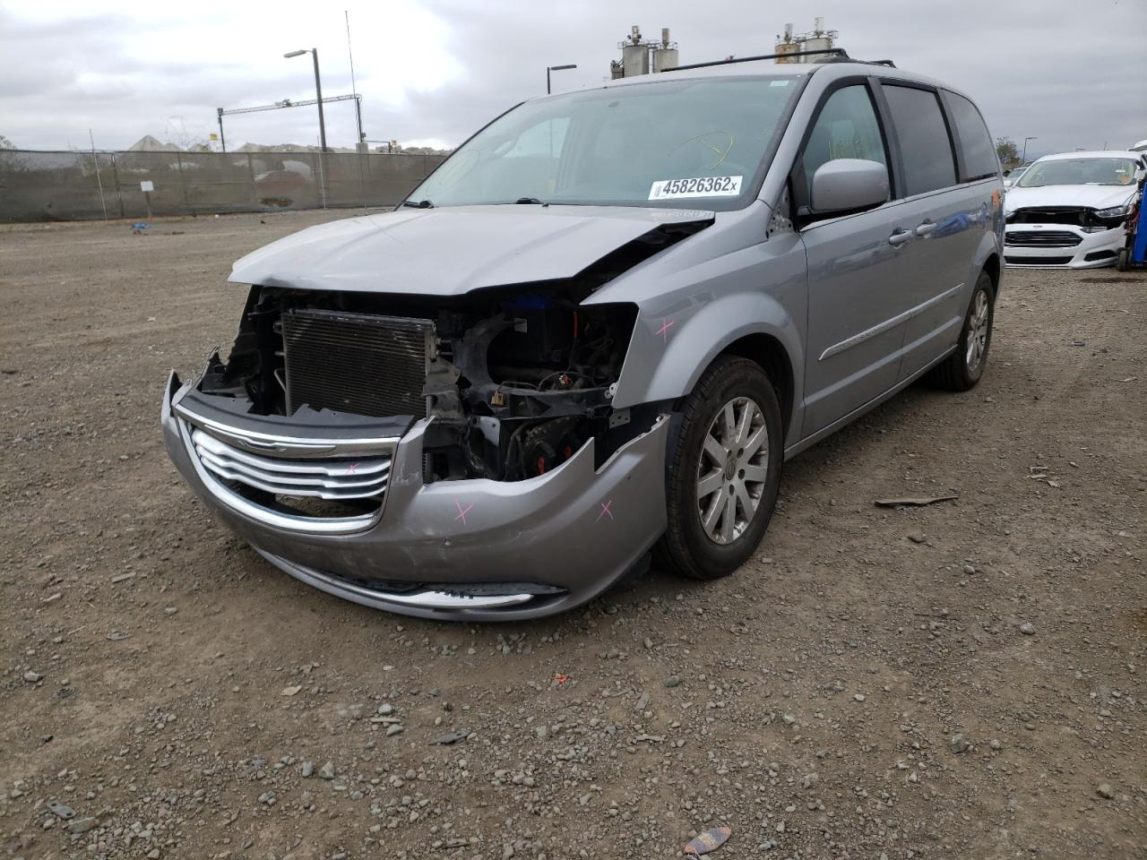 Photo 2 from auction – 2015 CHRYSLER TOWN & COU with VIN 2C4RC1BG8FR751487