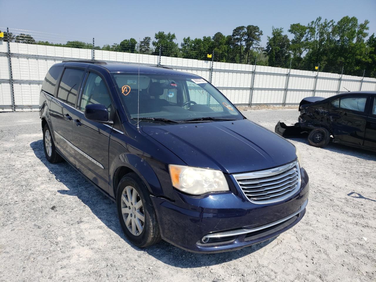CHRYSLER TOWN & COU 2014 with VIN 2C4RC1BG2ER133127 - Photo from auction