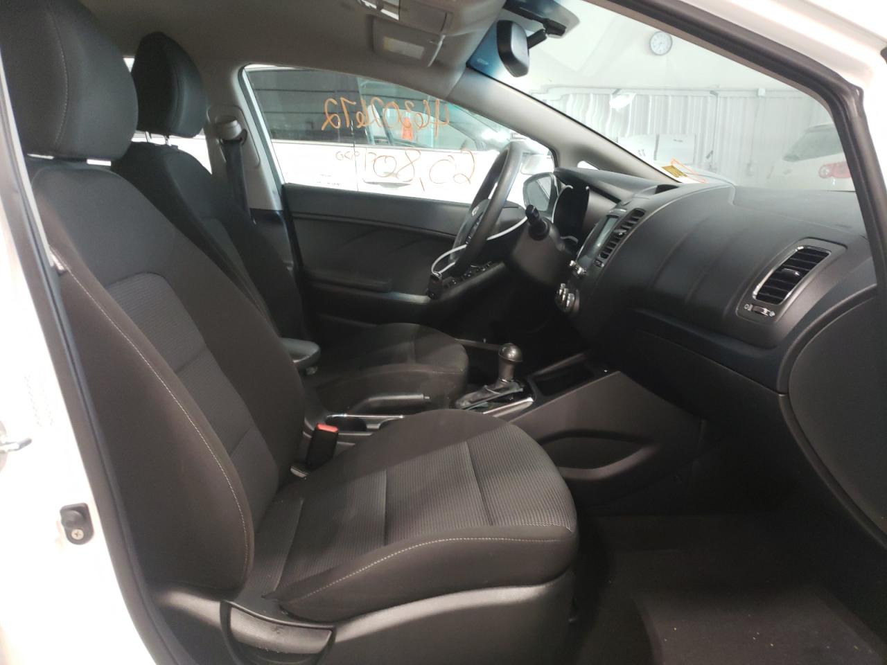 Photo 5 from auction – 2017 KIA FORTE LX with VIN KNAFK5A87H5673630