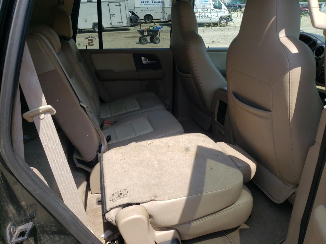 Photo 6 from auction – 2006 FORD EXPEDITION with VIN 1FMFU18556LA83609